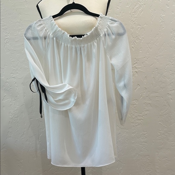 Libby Edelman White Off-Shoulder Blouse - Picture 1 of 5